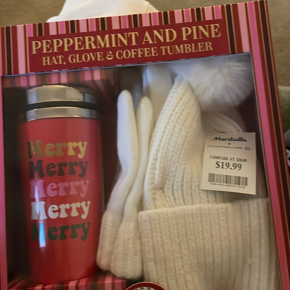 Peppermint and Pine NWT Tumbler/Hat/Glove Holiday Gift Set RN#166920